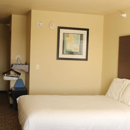 Cobblestone Hotel & Suites - Devils Lake Εξωτερικό φωτογραφία
