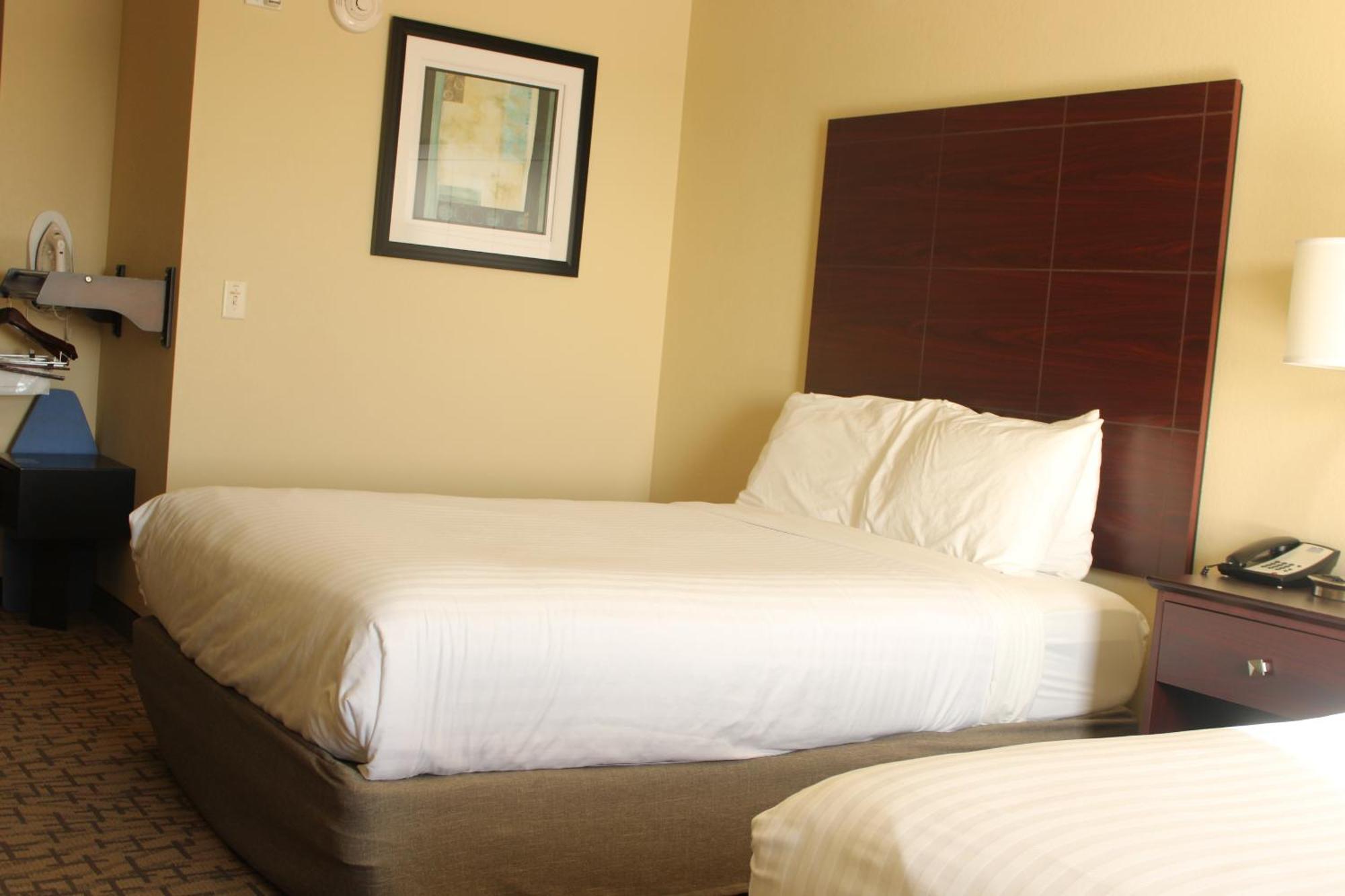 Cobblestone Hotel & Suites - Devils Lake Εξωτερικό φωτογραφία